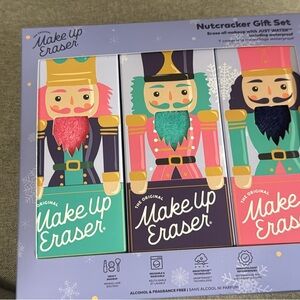 MakeUp Eraser Nutcracker Gift Set - Pink, Green, Blue